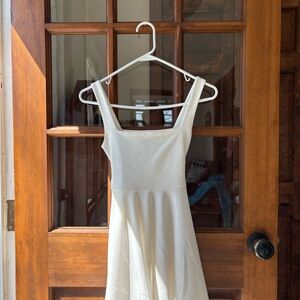 Lucy in the Sky Elegant White Sleeveless Dress